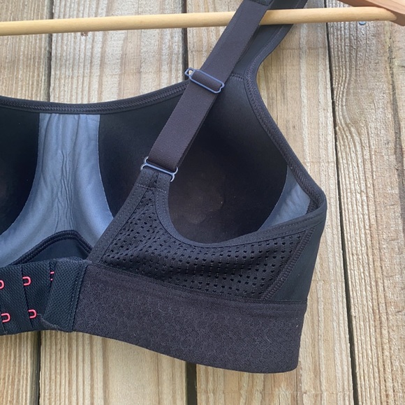 EUC Champion Black Sports-bra - Picture 6 of 12